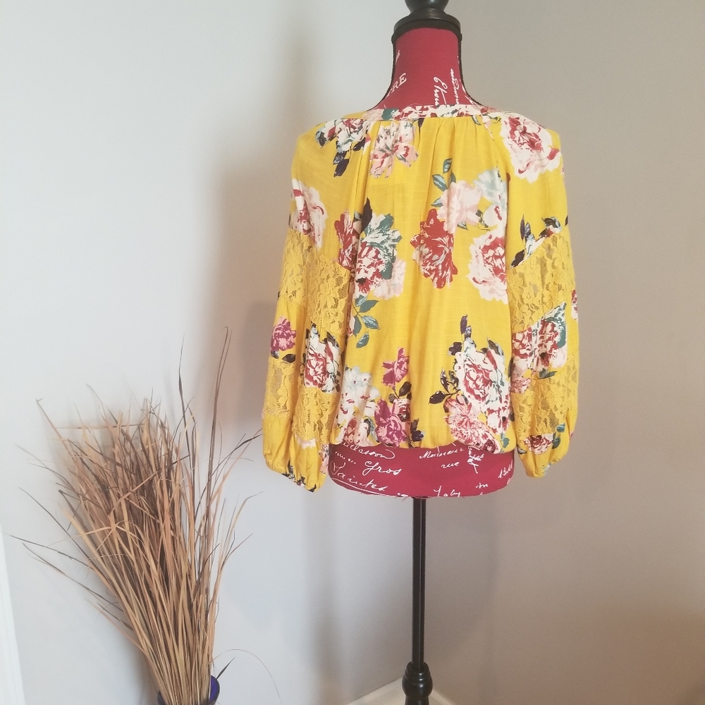 Eyeshadow Long sleeve top. - Picture 2 of 6